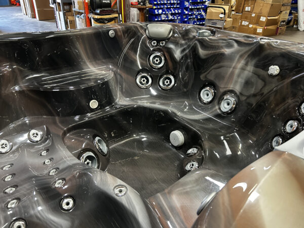 Jacuzzi® J-355™ - UJ100800239 - Image 8