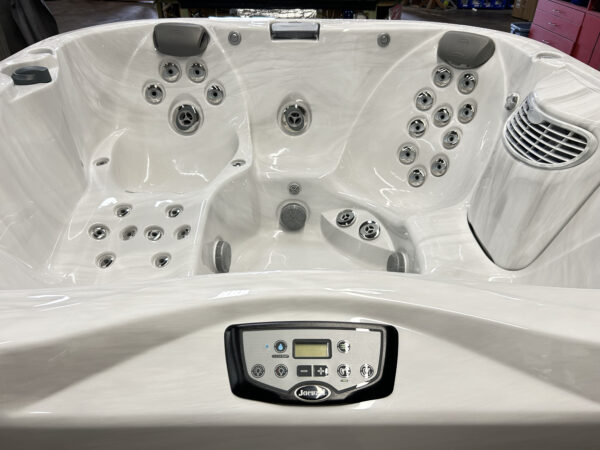 Jacuzzi® J-335™ - UJ100884814 - Image 2