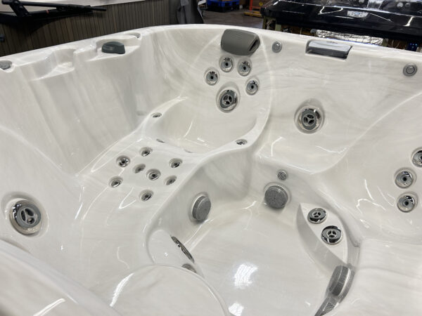Jacuzzi® J-335™ - UJ100884814 - Image 3
