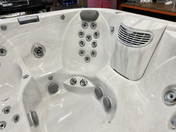 Jacuzzi® J-335™ - UJ100884814 - Image 4