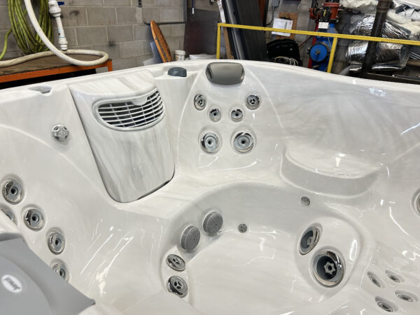 Jacuzzi® J-335™ - UJ100884814 - Image 5