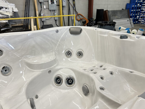 Jacuzzi® J-335™ - UJ100884814 - Image 6