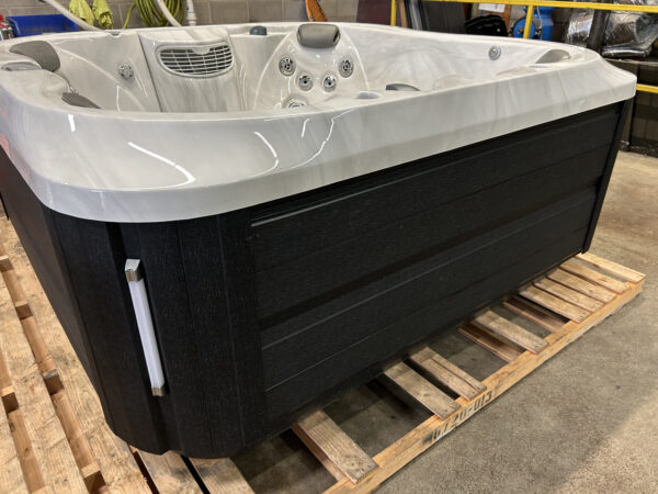 Jacuzzi® J-335™ - UJ100884814 - Image 8