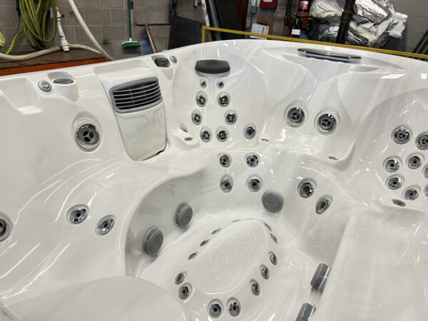 Jacuzzi® J-495™ - UJ100739946 - Image 4