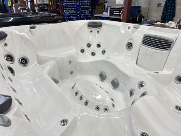 Jacuzzi® J-495™ - UJ100739946 - Image 7