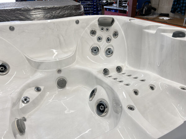 Jacuzzi® J-375™ - UJ100822854 - Image 7