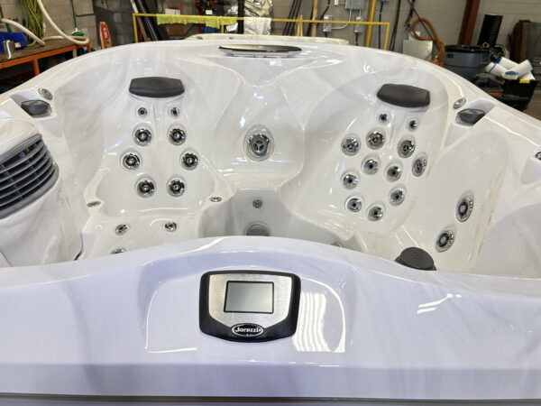 Jacuzzi® J-435™ - UJ100804032 - Image 5
