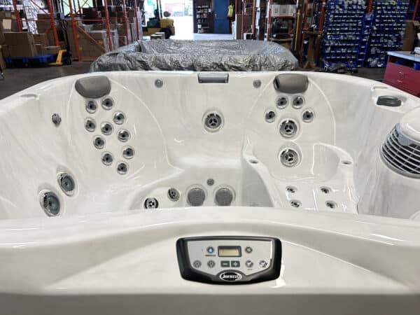 Jacuzzi® J-355™ - UJ100862665 - Image 3