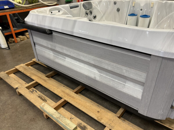 Jacuzzi® J-325™ -UJ100829555 - Image 3