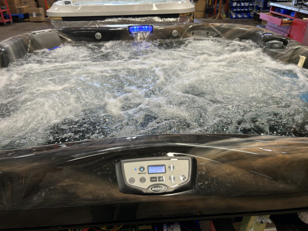 Jacuzzi® J-355™ - UJ100837413 - Image 2