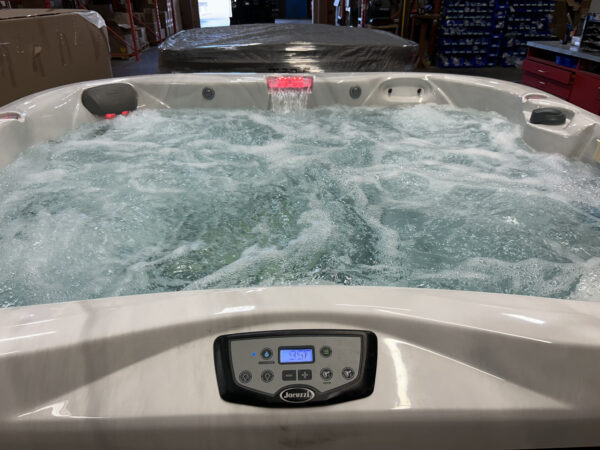 Jacuzzi® J-355™ - UJ100862869 - Image 2