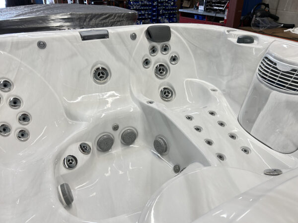 Jacuzzi® J-355™ - UJ100862869 - Image 9