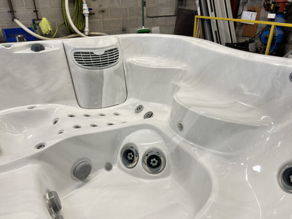 Jacuzzi® J-355™ - UJ100862869 - Image 10