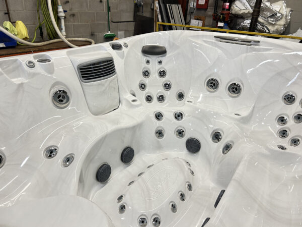 Jacuzzi® J-495™ - UJ100881485 - Image 3
