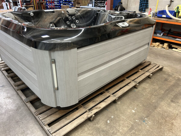 Jacuzzi® J-355™ - UJ100837413 - Image 10