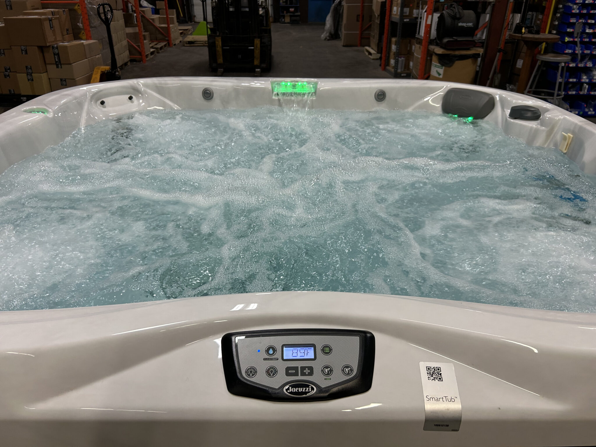 Jacuzzi® J-365™ - UJ100912130 - Image 2