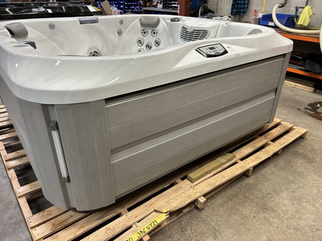 J-345 – UJ100926422 front view hot tub with white acrylic shell and light gray cabinet panels on pallet