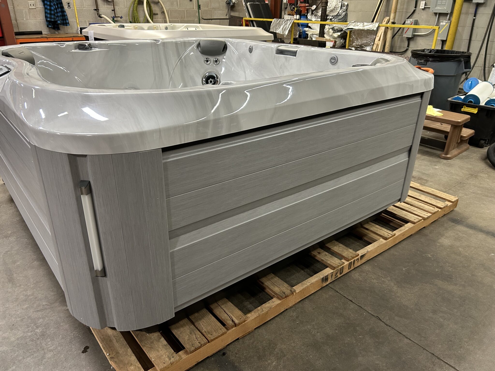 Jacuzzi® J-365™ - UJ100892246 - Image 2