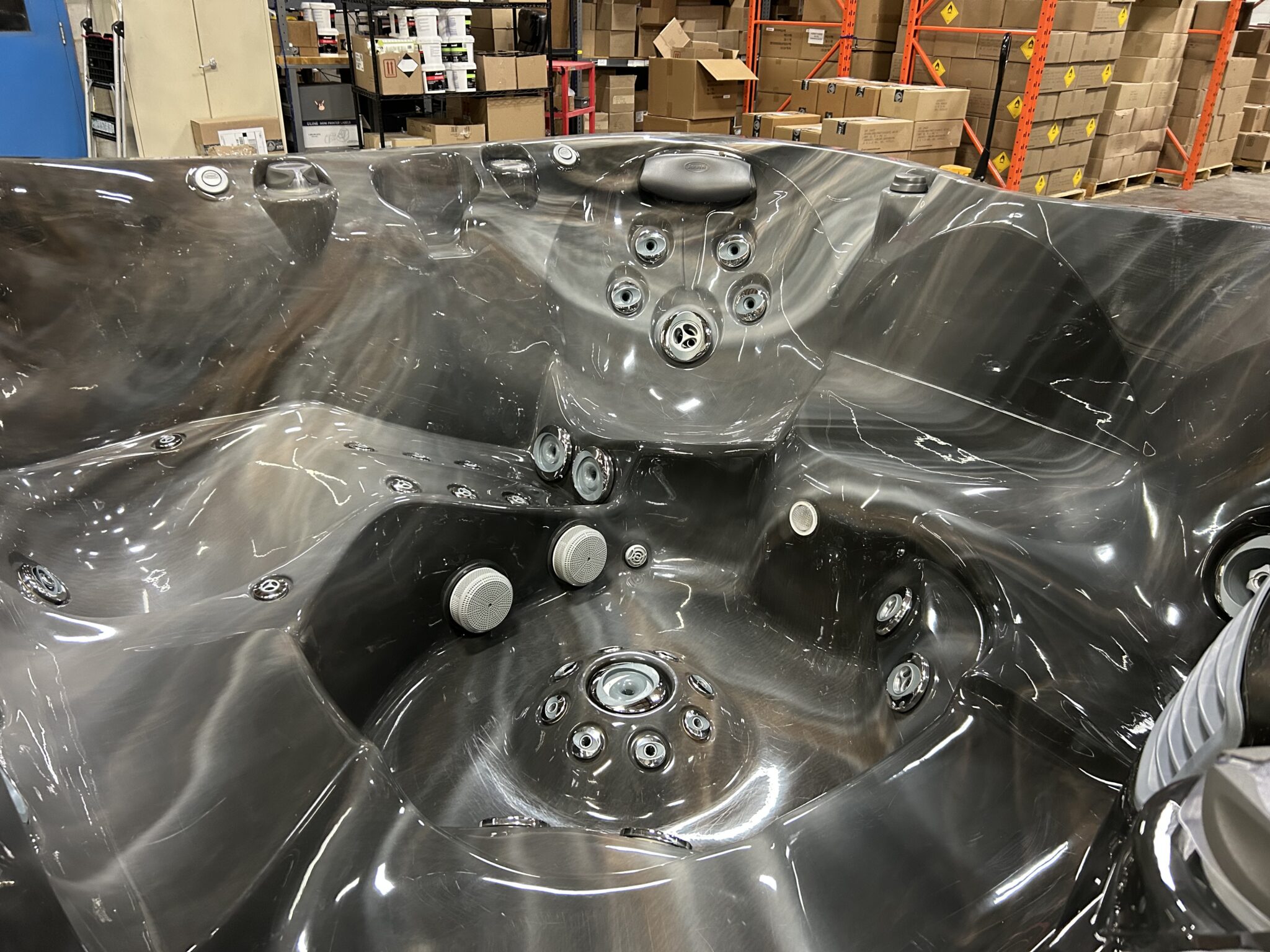 Jacuzzi J-475 premium corner therapy seat with multiple adjustable massage jets