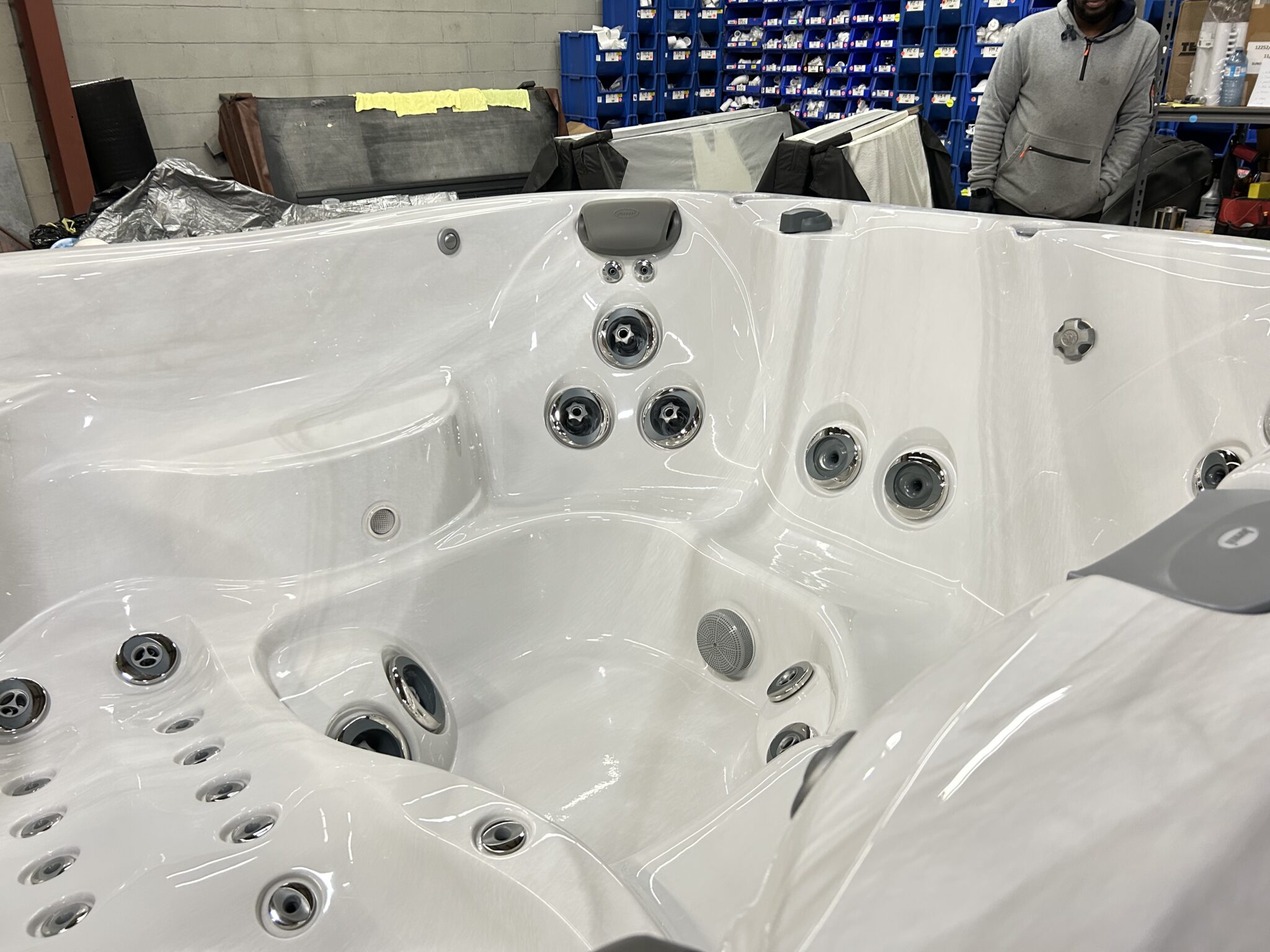 Jacuzzi® J-355™ - UJ100918488 - Image 8
