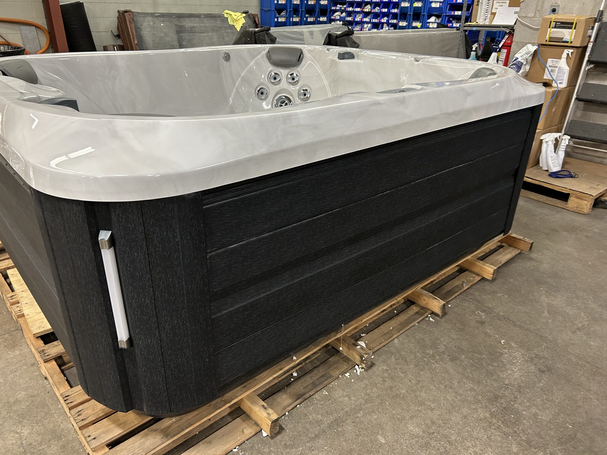 Jacuzzi® J-365™ - UJ100915910 - Image 2