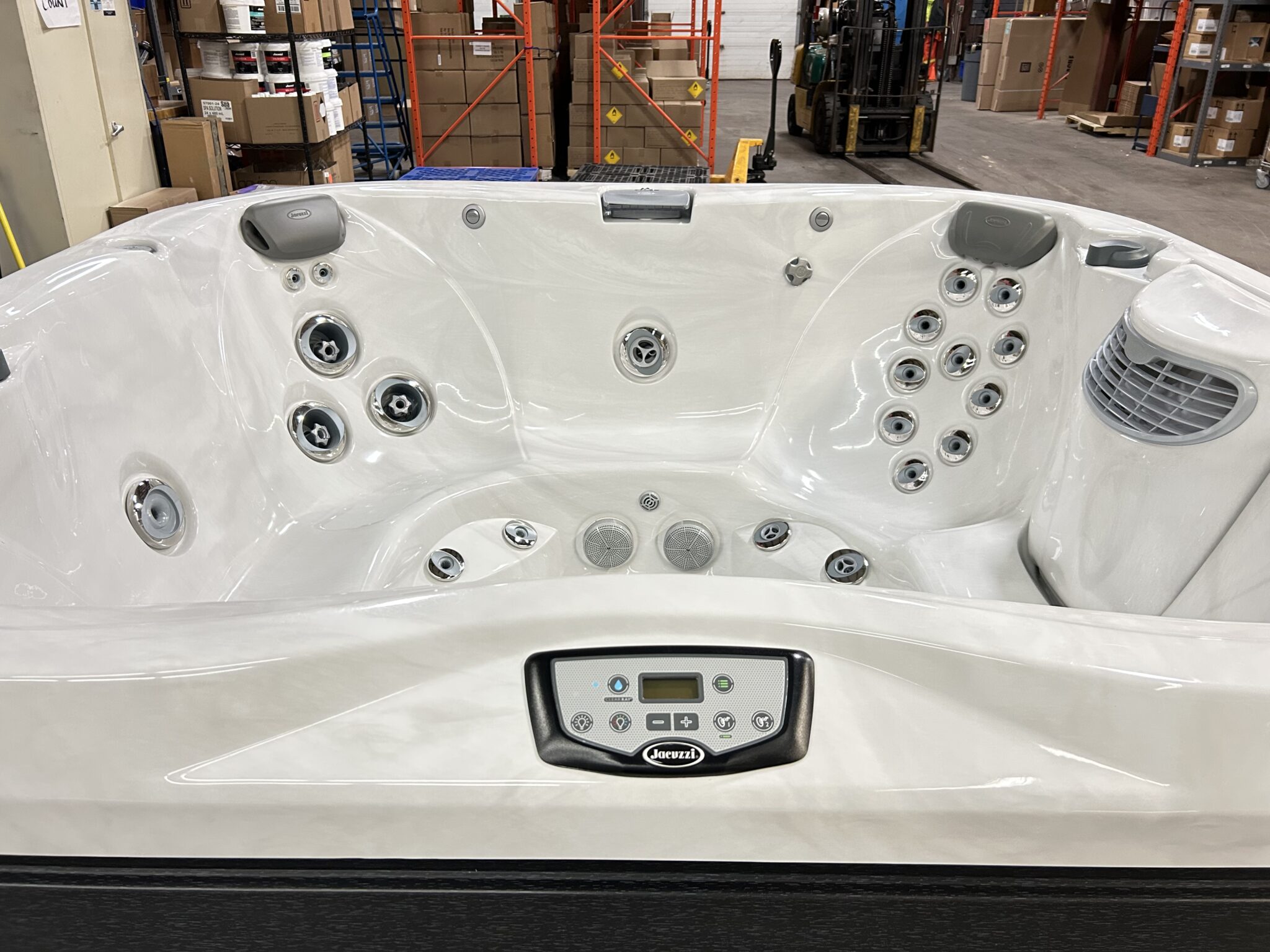Jacuzzi® J-365™ - UJ100915910 - Image 4