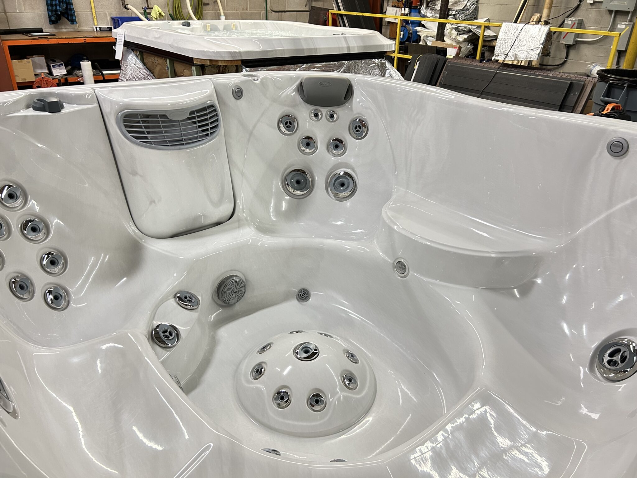 Jacuzzi® J-365™ - UJ100915910 - Image 7