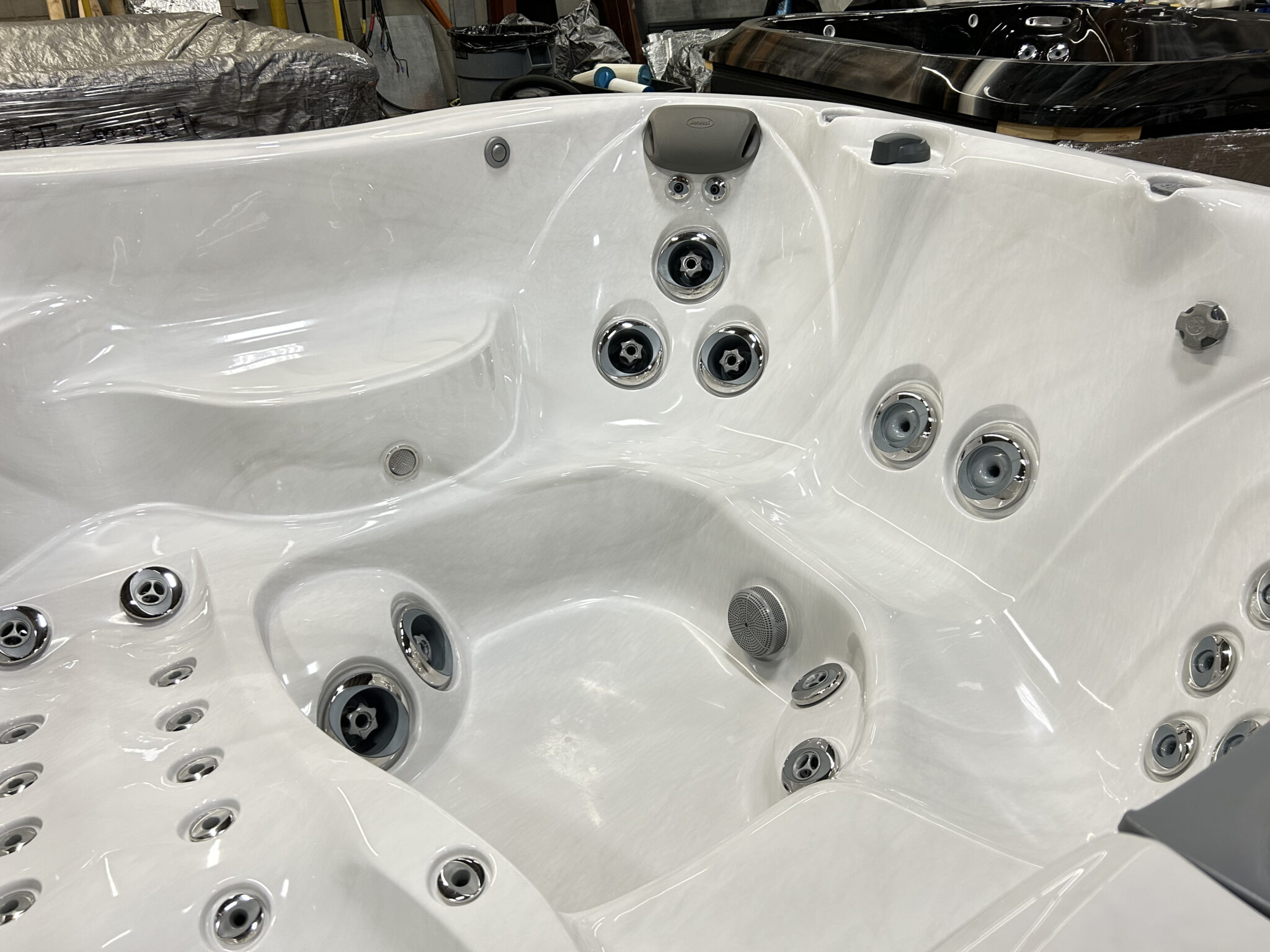 Jacuzzi® J-355™ - UJ100864088 - Image 2