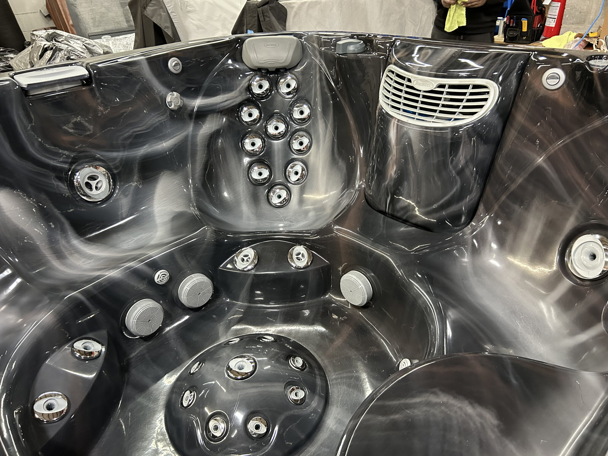 Jacuzzi® J-365™ - UJ100920709 - Image 3