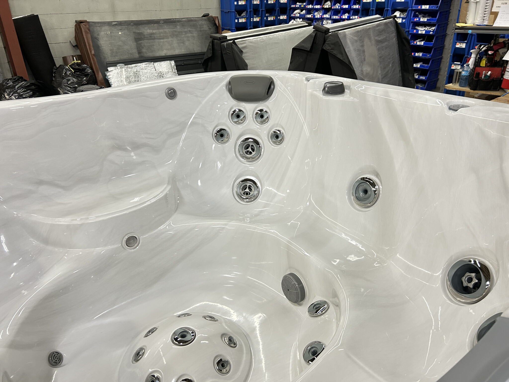 Jacuzzi® J-365™ - UJ100921644 - Image 3