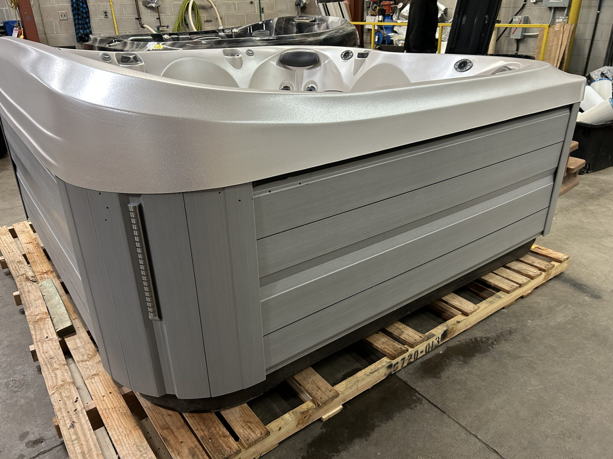 Jacuzzi® J-485™ - UJ100927044 - Image 2