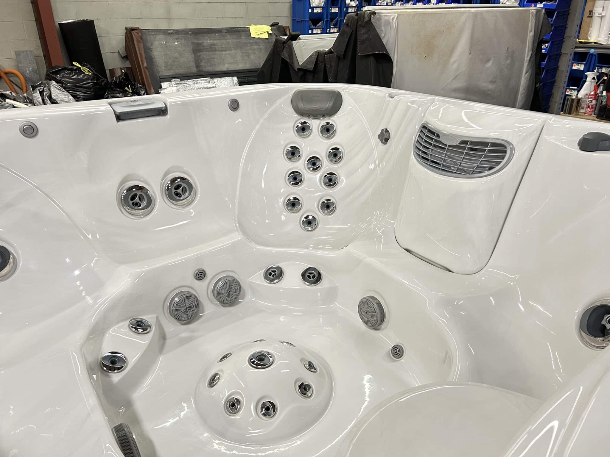 Jacuzzi® J-385™ - UJ100925414 - Image 3
