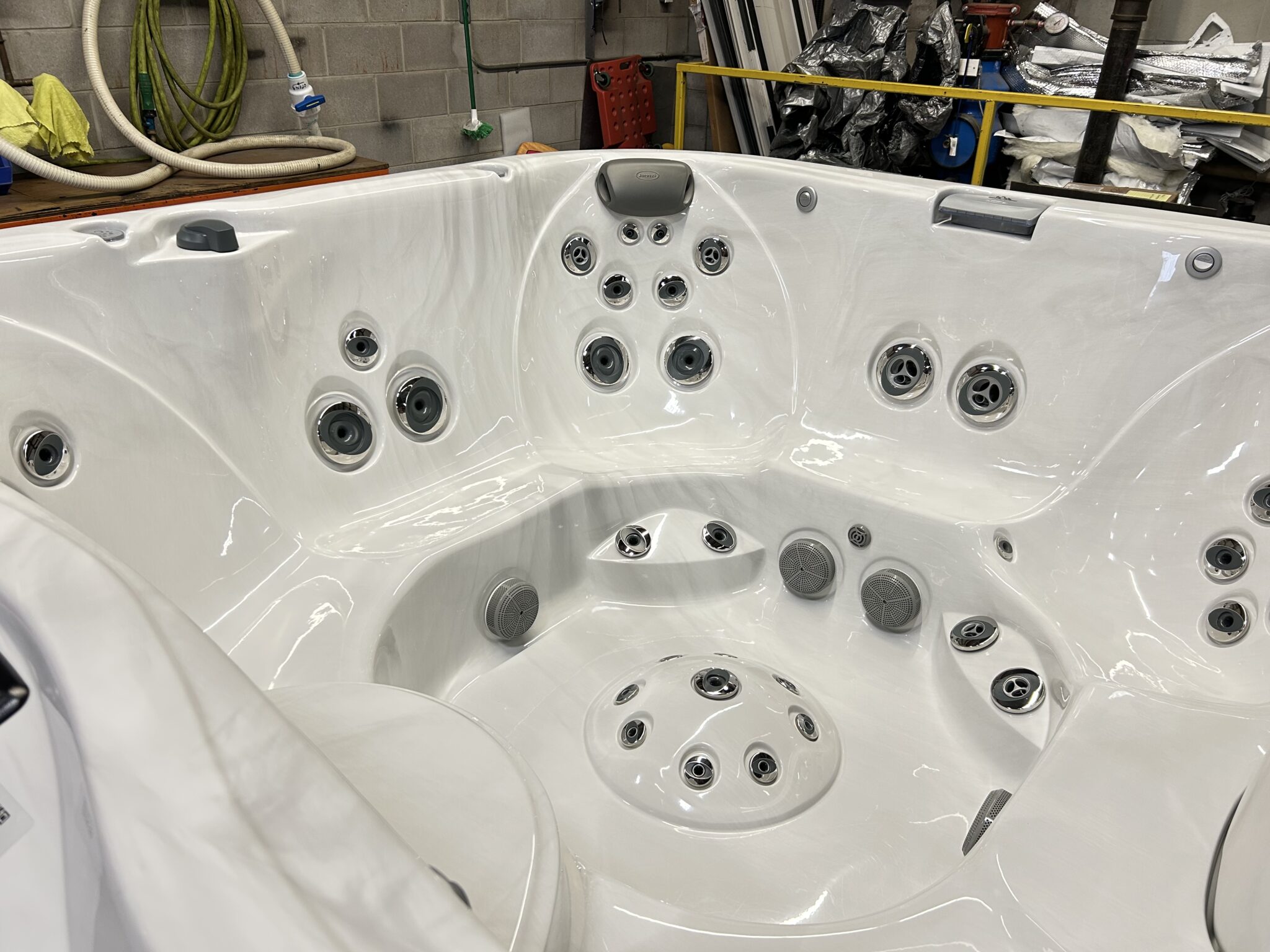 Jacuzzi® J-385™ - UJ100926057 - Image 7