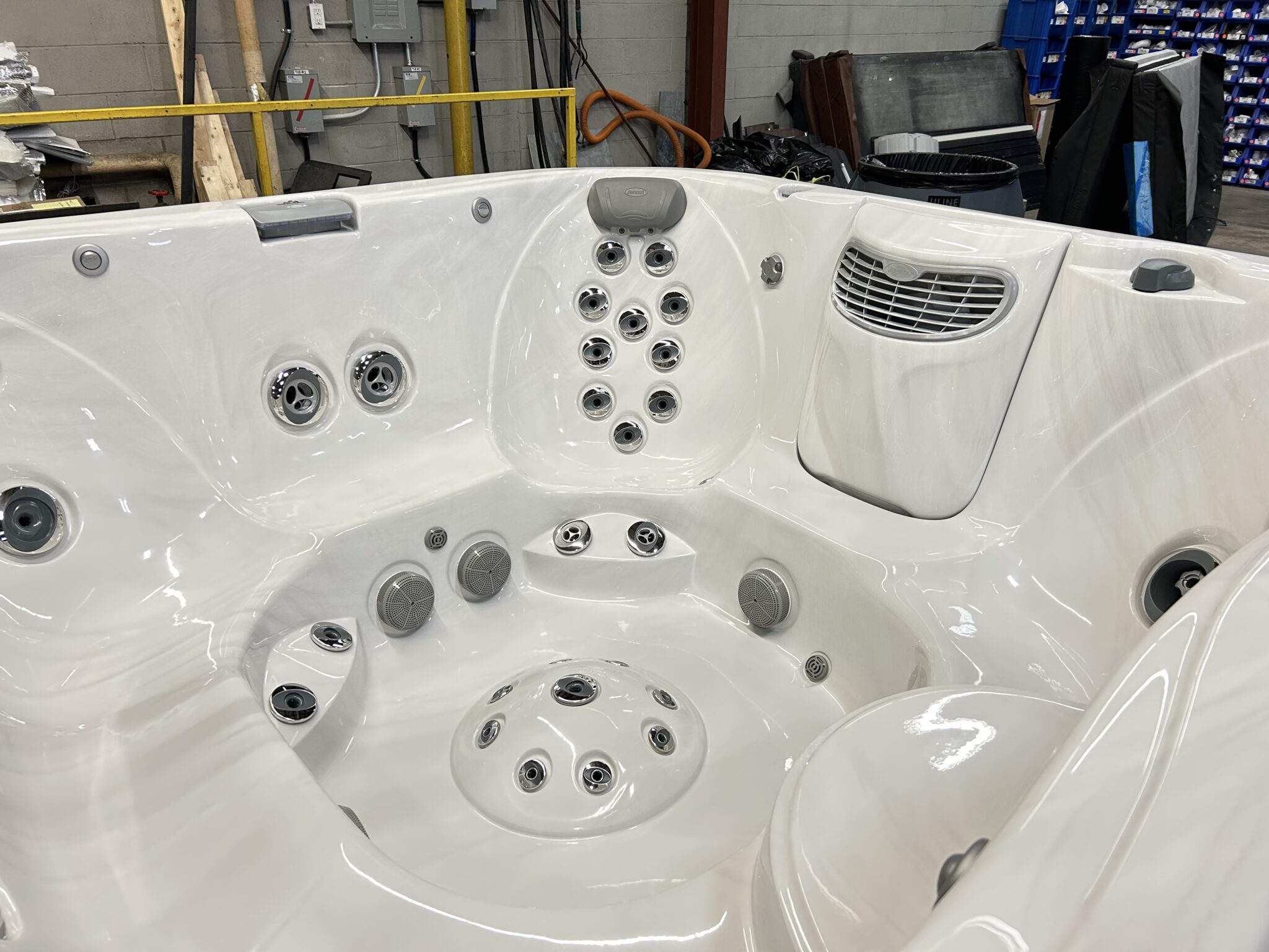 Jacuzzi® J-385™ - UJ100926057 - Image 6