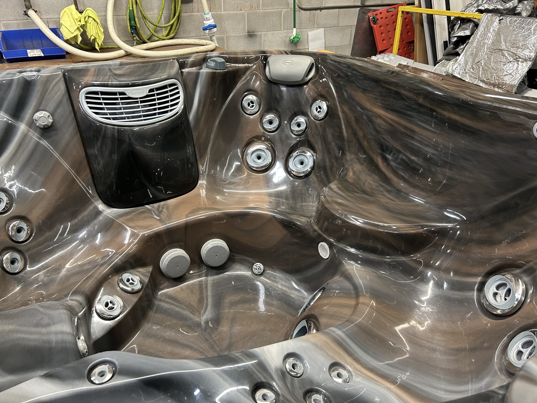 Jacuzzi® J-335™ - UJ100927013 - Image 4