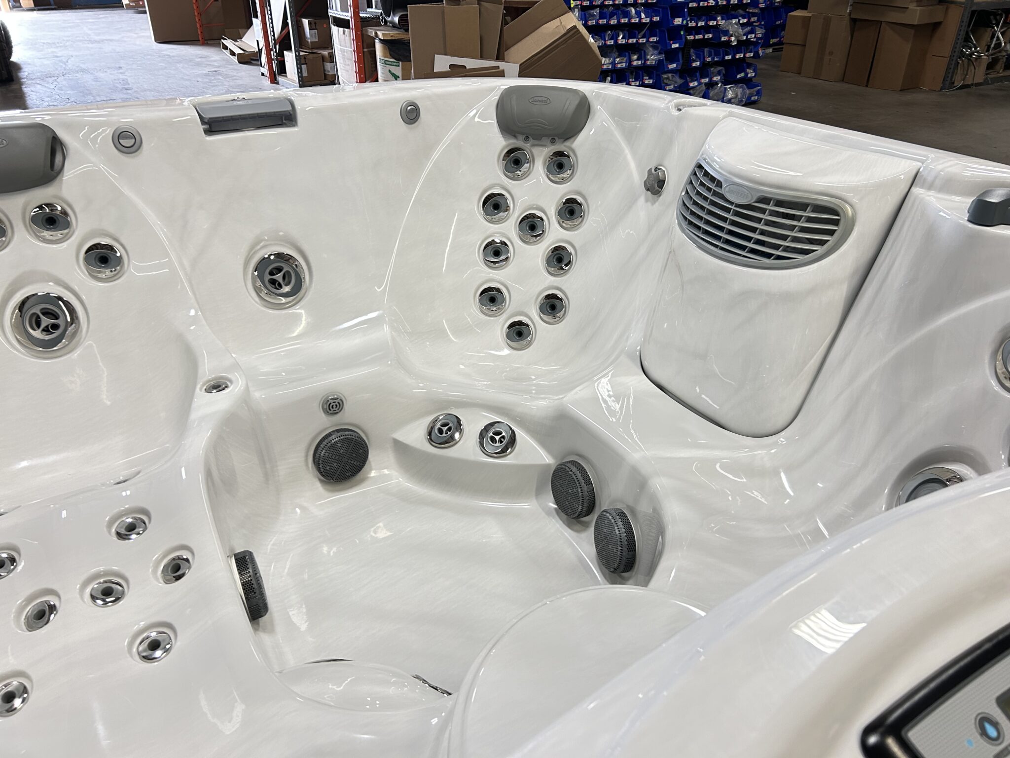 Jacuzzi® J-335™ - UJ100911907 - Image 6