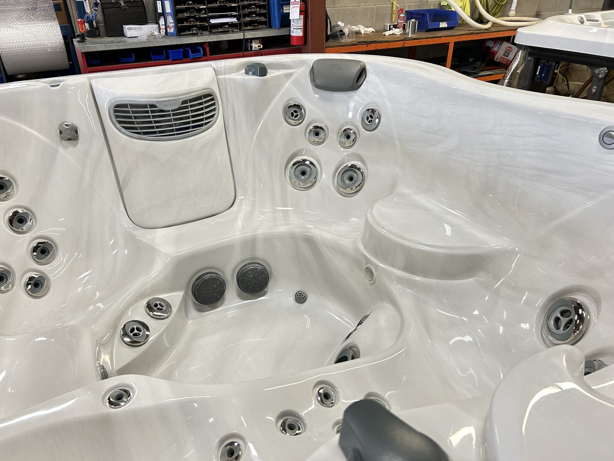 Jacuzzi® J-335™ - UJ100911907 - Image 5