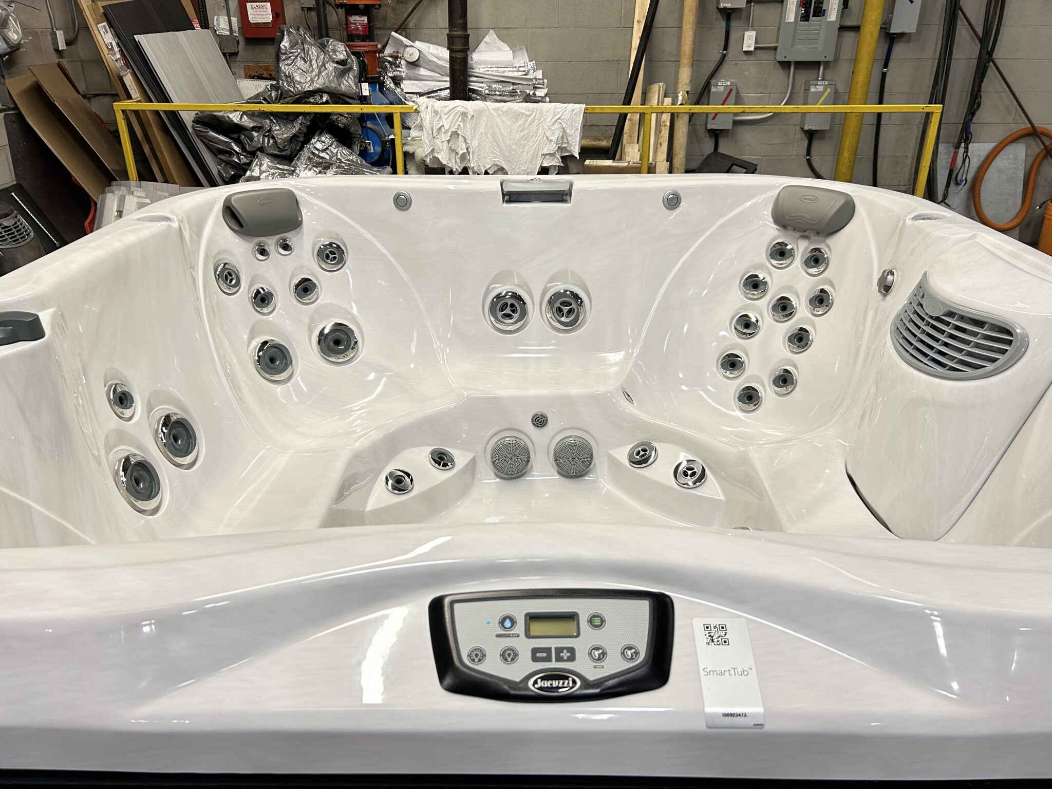 Jacuzzi® J-385™ - UJ100923473 - Image 10