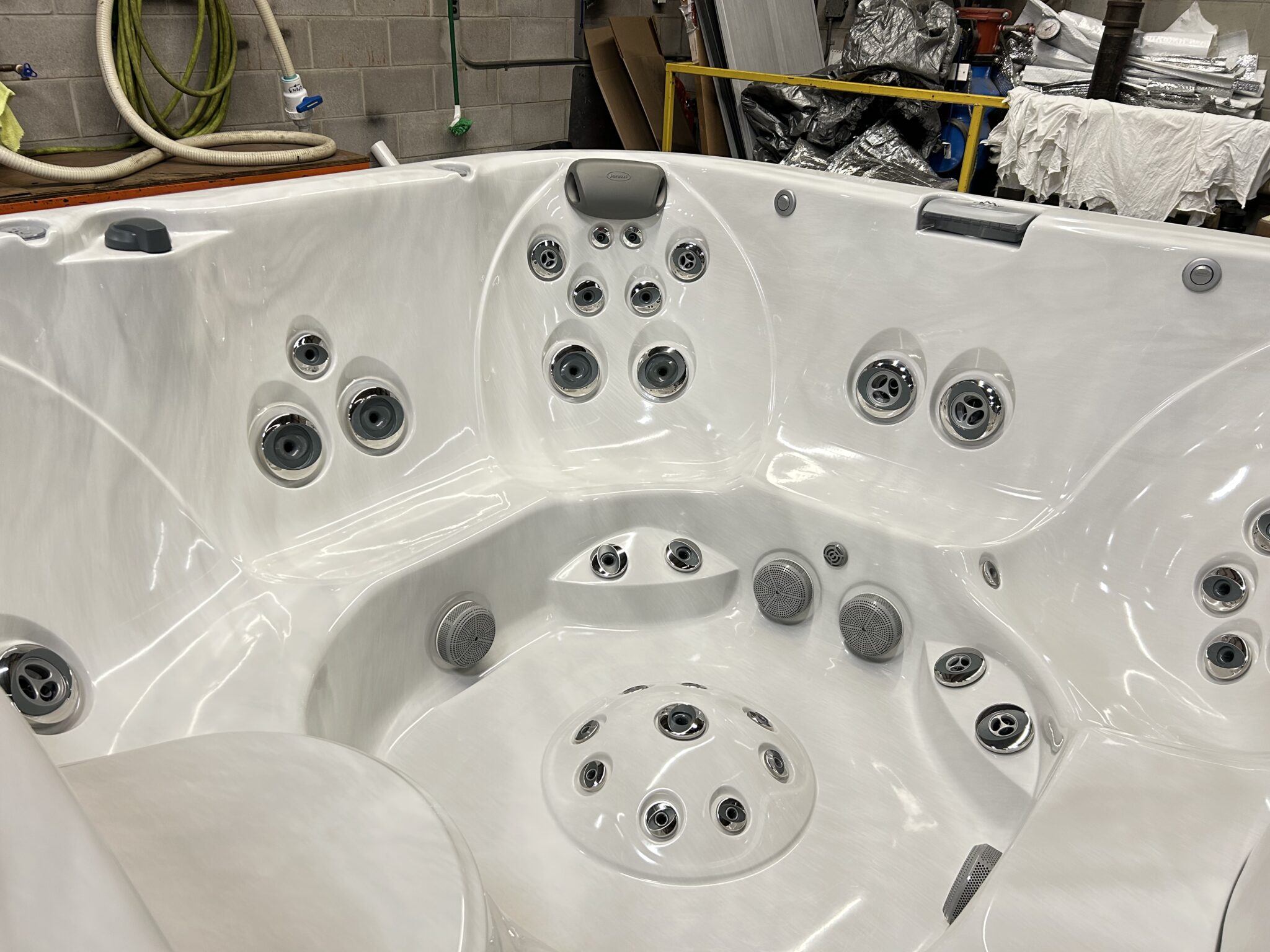 Jacuzzi® J-385™ - UJ100923473 - Image 9