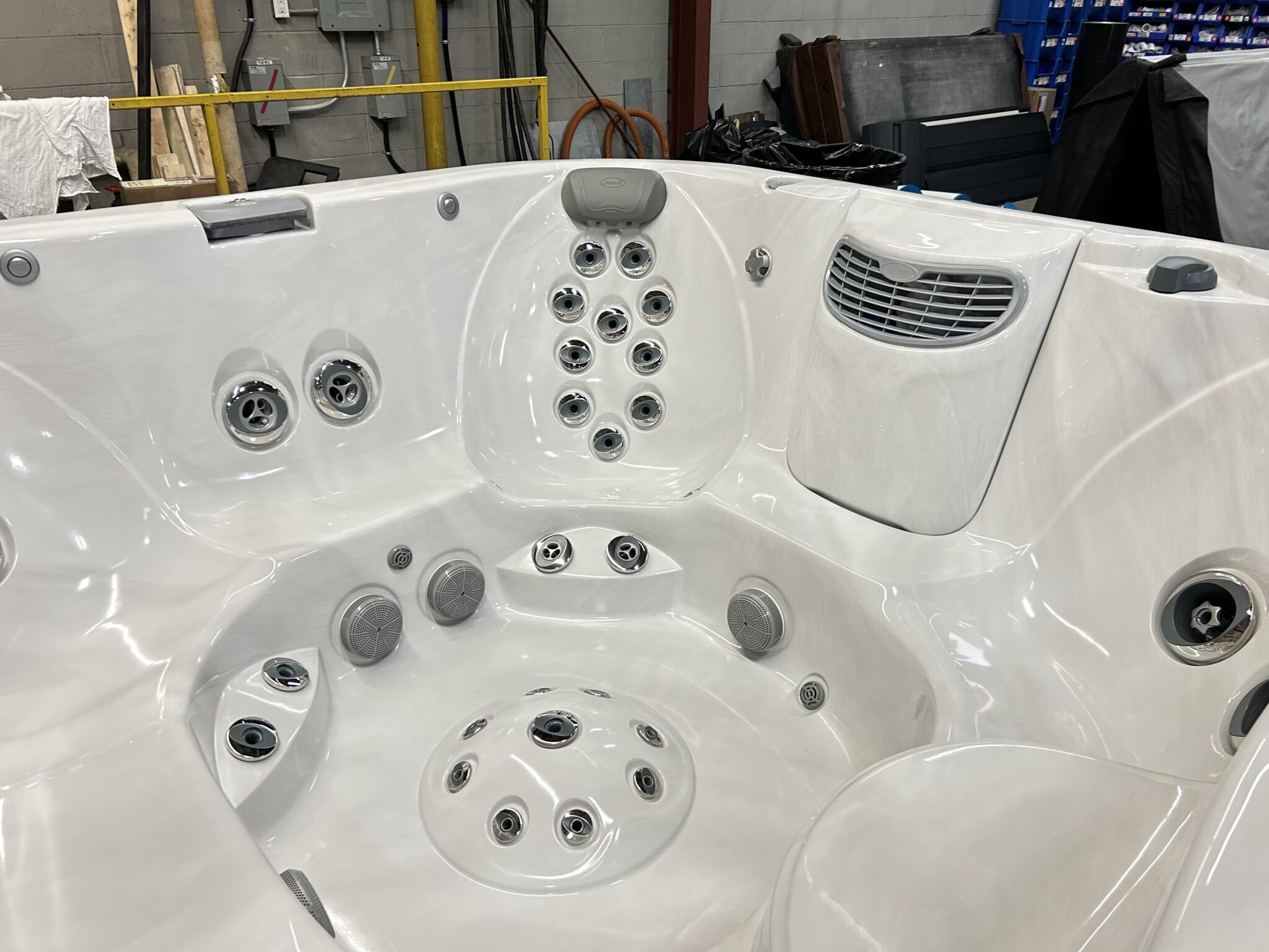 Jacuzzi® J-385™ - UJ100923473 - Image 8