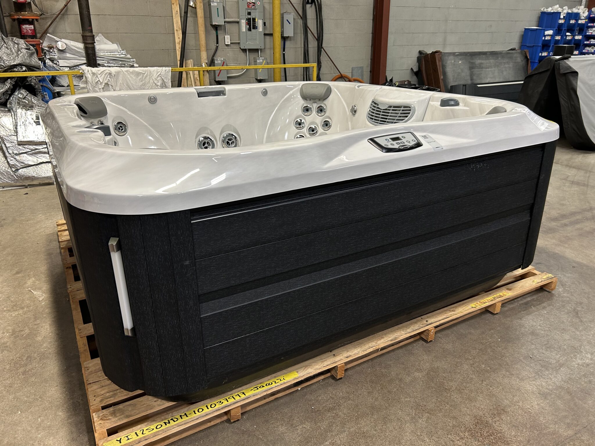 Jacuzzi® J-385™ - UJ100923473 - Image 2