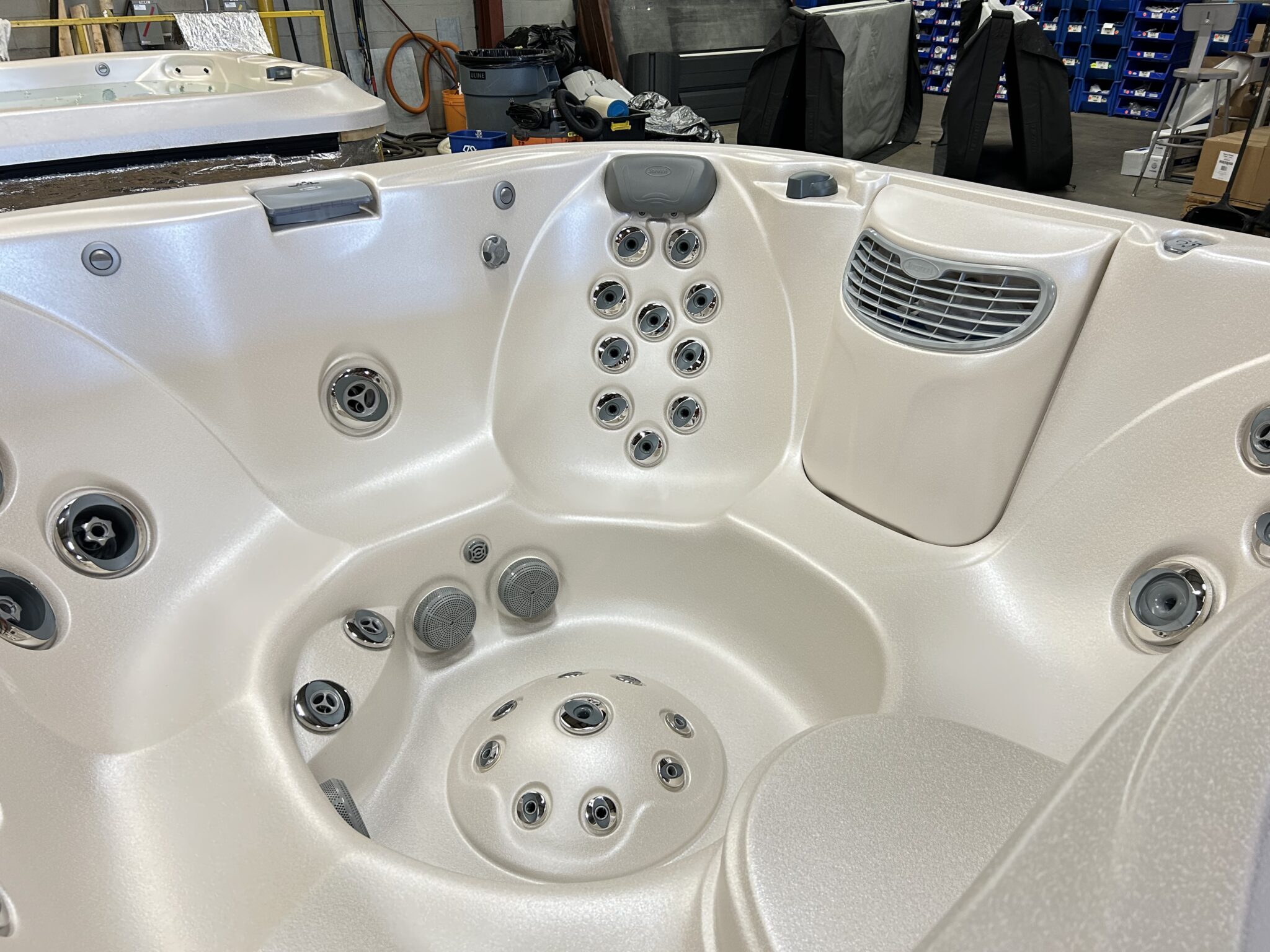 Jacuzzi® J-345™ - UJ100931645 - Image 6