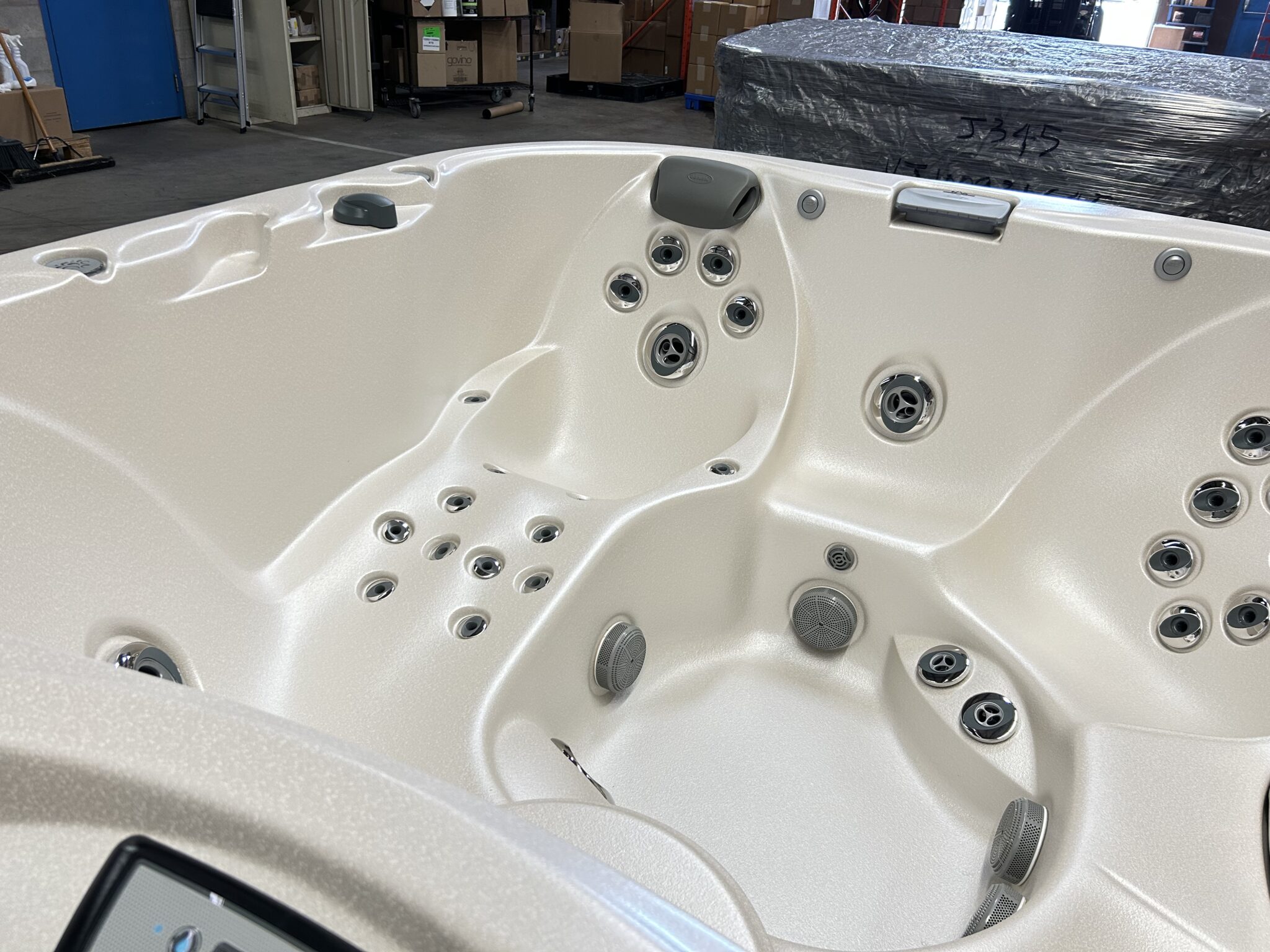 Jacuzzi® J-335™ - UJ100927012 - Image 6
