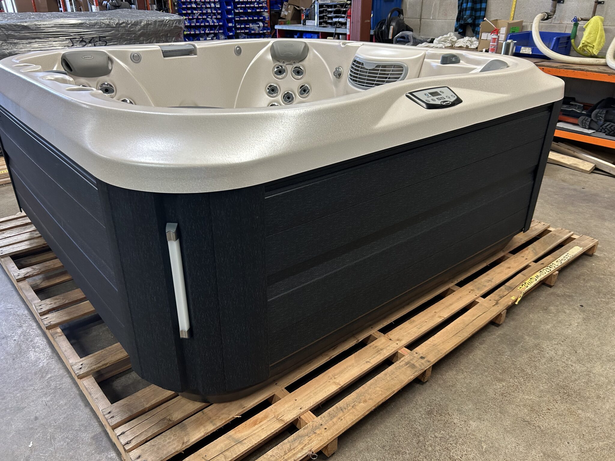 Jacuzzi® J-335™ - UJ100927012 - Image 3