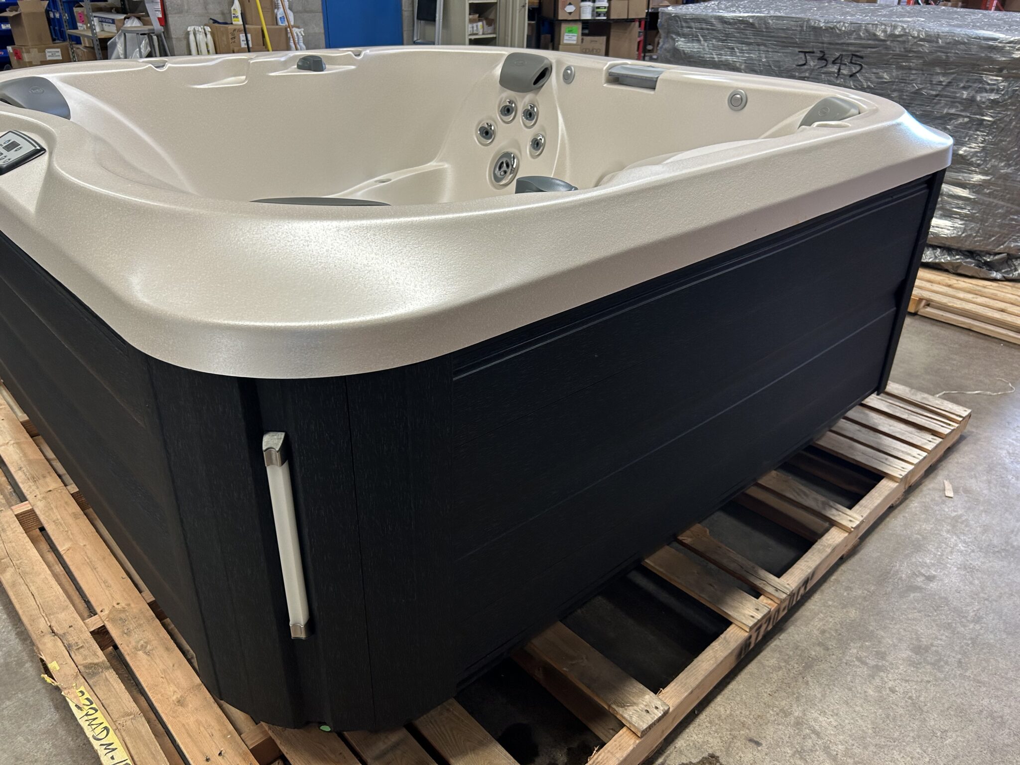 Jacuzzi® J-335™ - UJ100927012 - Image 2