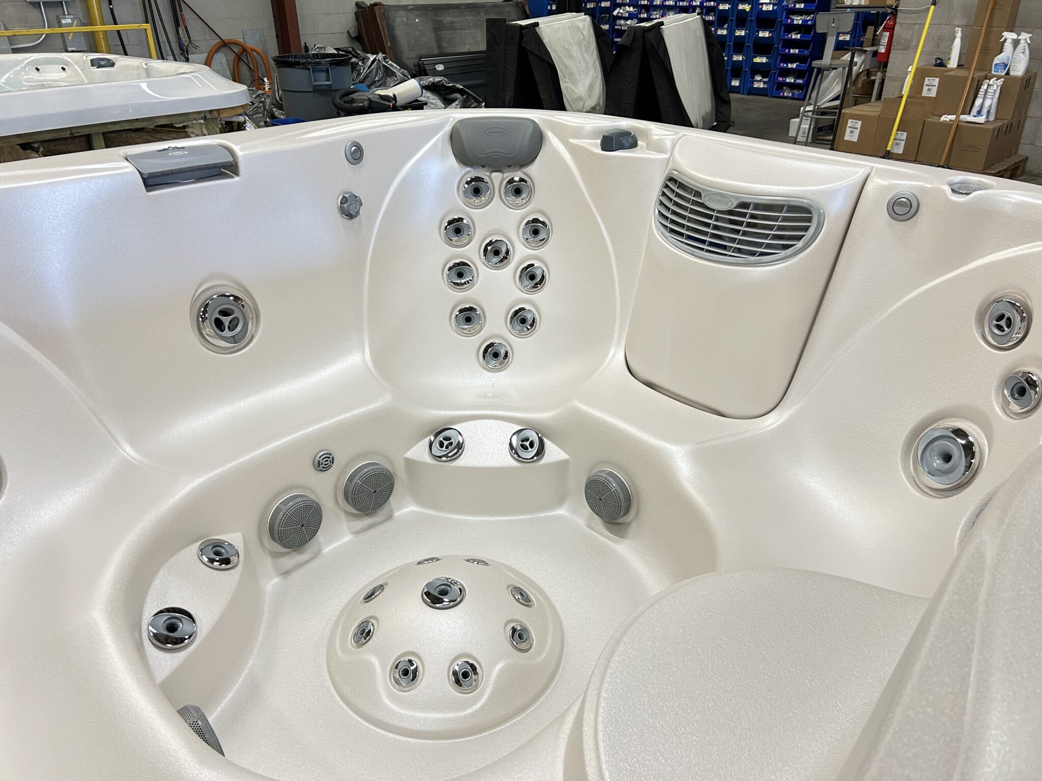 Jacuzzi® J-365™ - UJ100927027 - Image 7