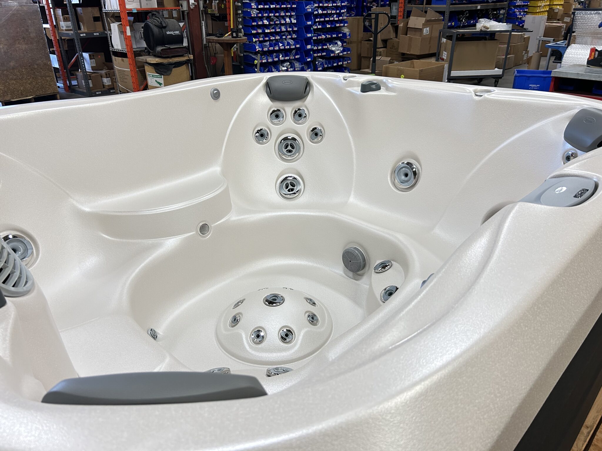Jacuzzi® J-365™ - UJ100927027 - Image 6