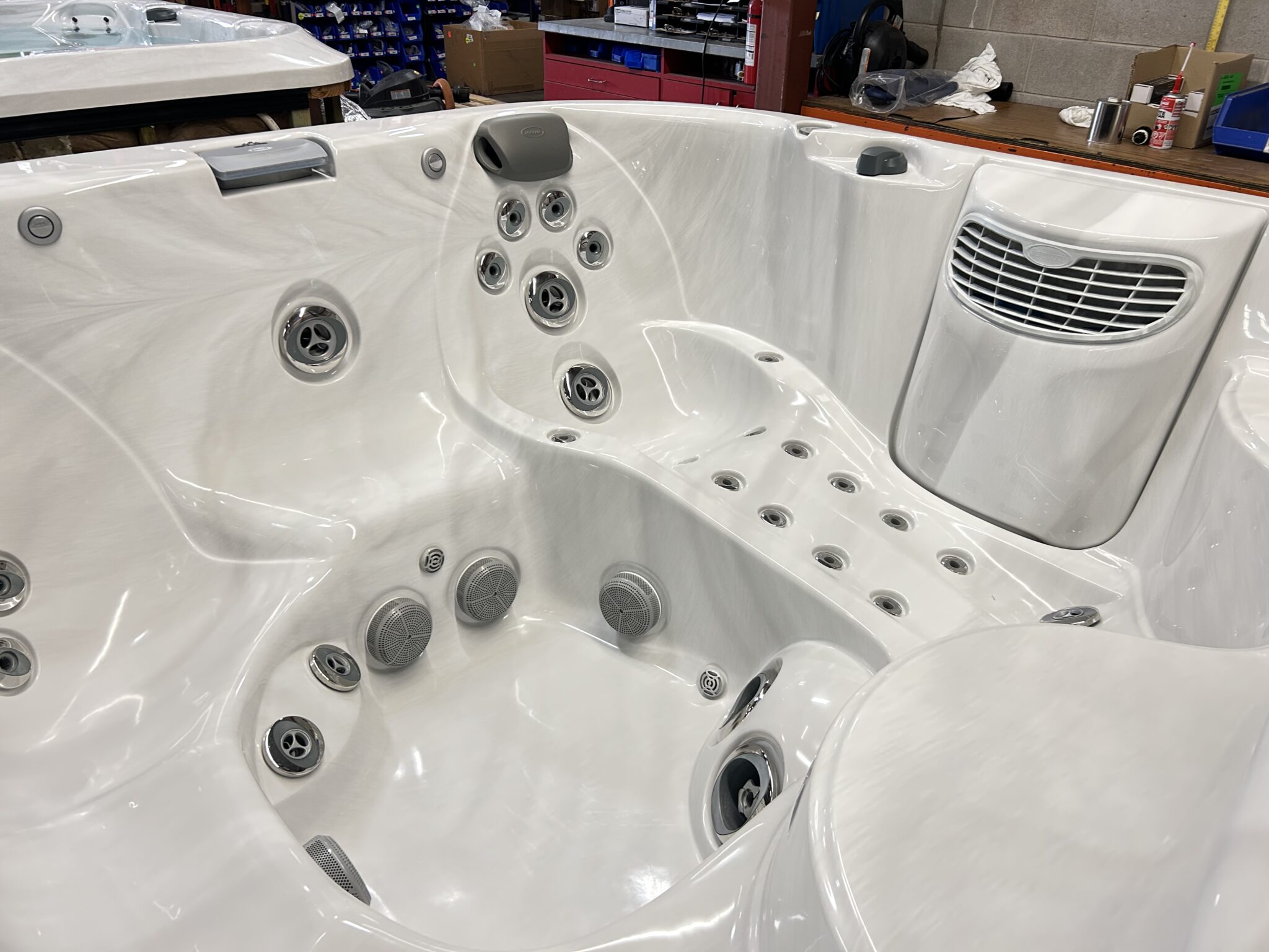Jacuzzi® J-355™ - UJ100891793 - Image 7