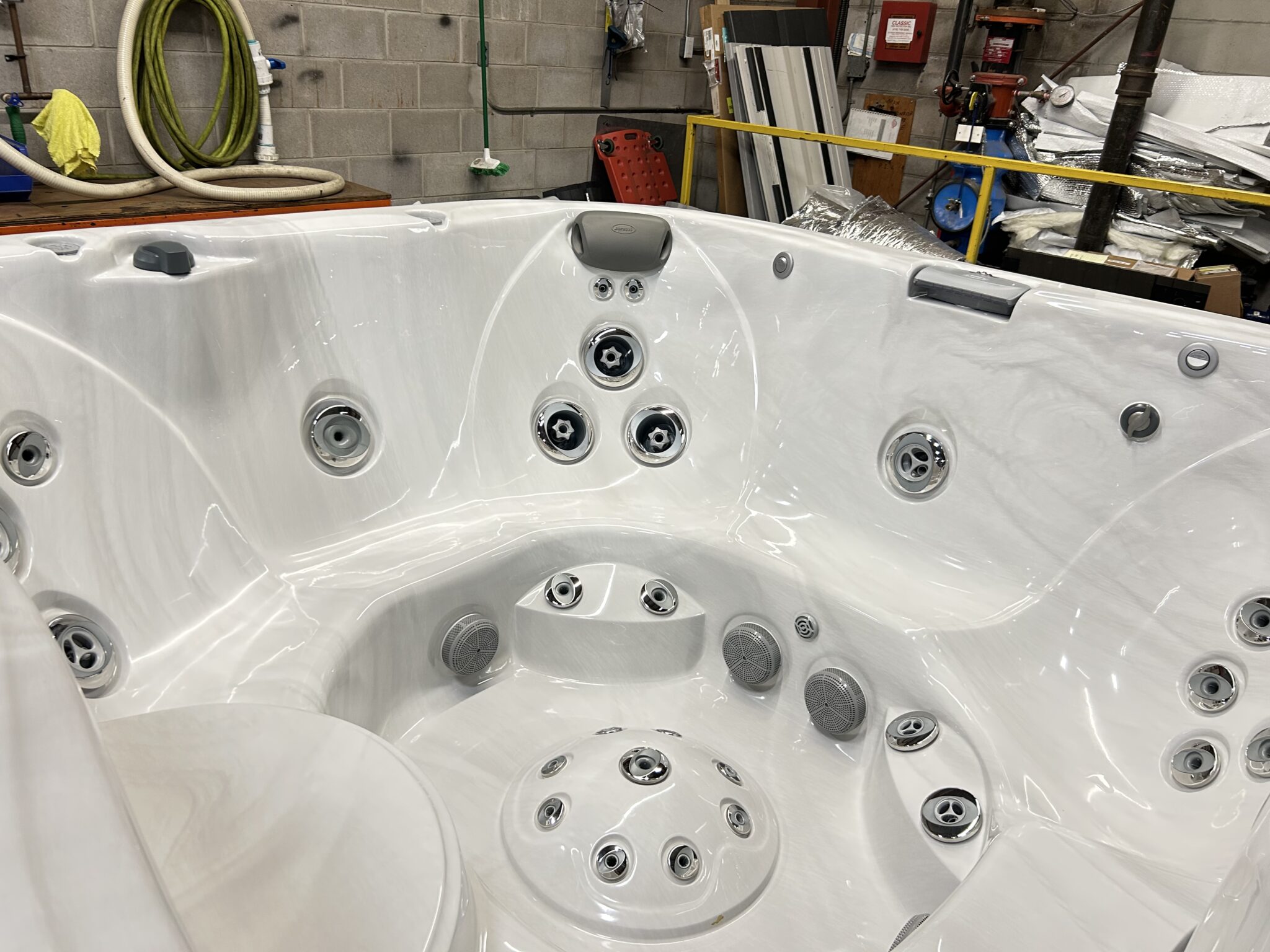 Jacuzzi® J-365™ - UJ100920702 - Image 6