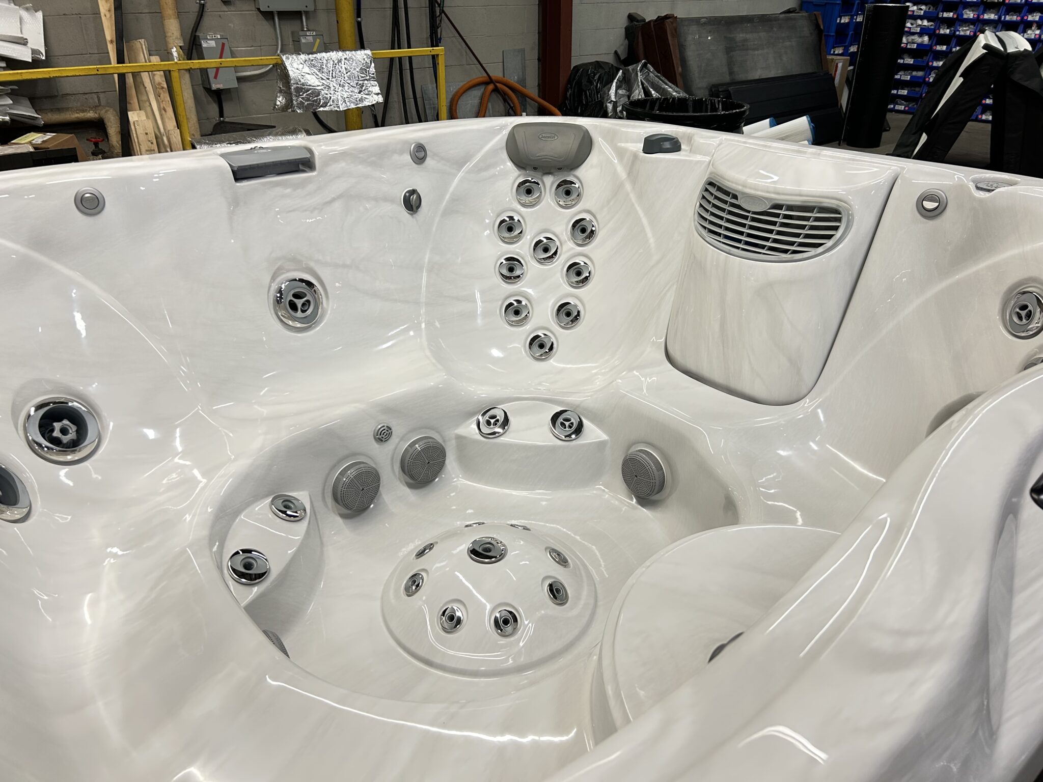 Jacuzzi® J-365™ - UJ100920702 - Image 5